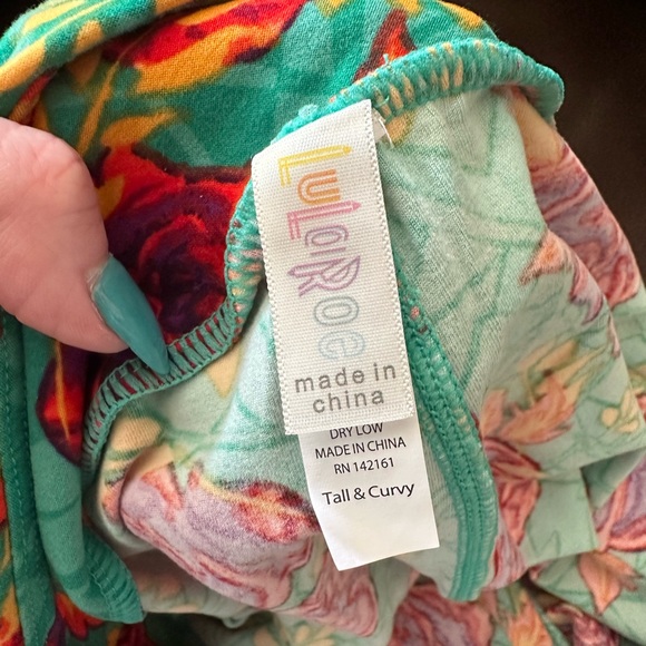 Lot of LulaRoe Leggings - Tall and Curvy (never worn) - Picture 2 of 14